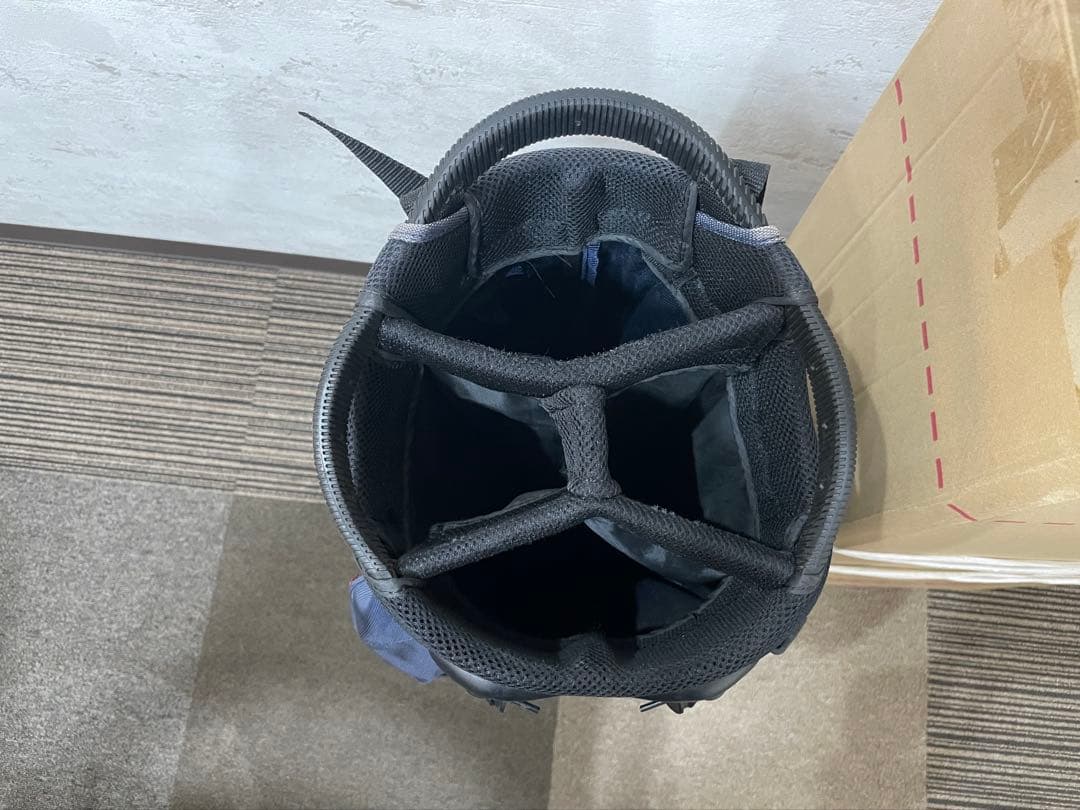 ブリーフィング　ゴルフキャディバッグ、ヘッドカバー付き