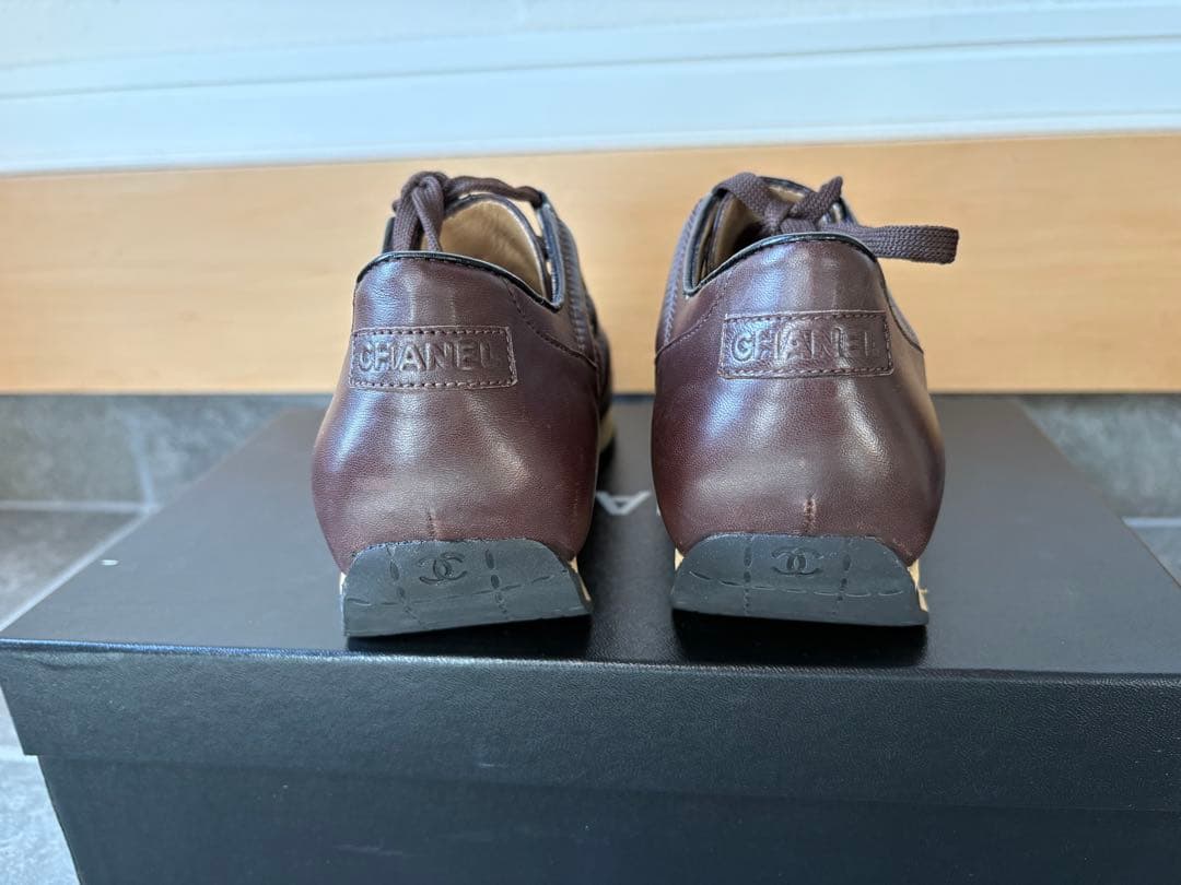 新品未使用　CHANEL ブラウンレザー スニーカー　35 箱あり