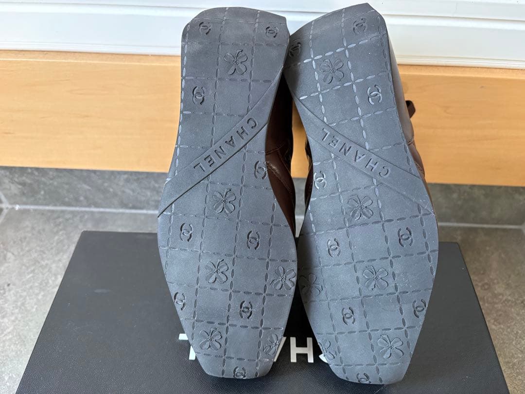 新品未使用　CHANEL ブラウンレザー スニーカー　35 箱あり