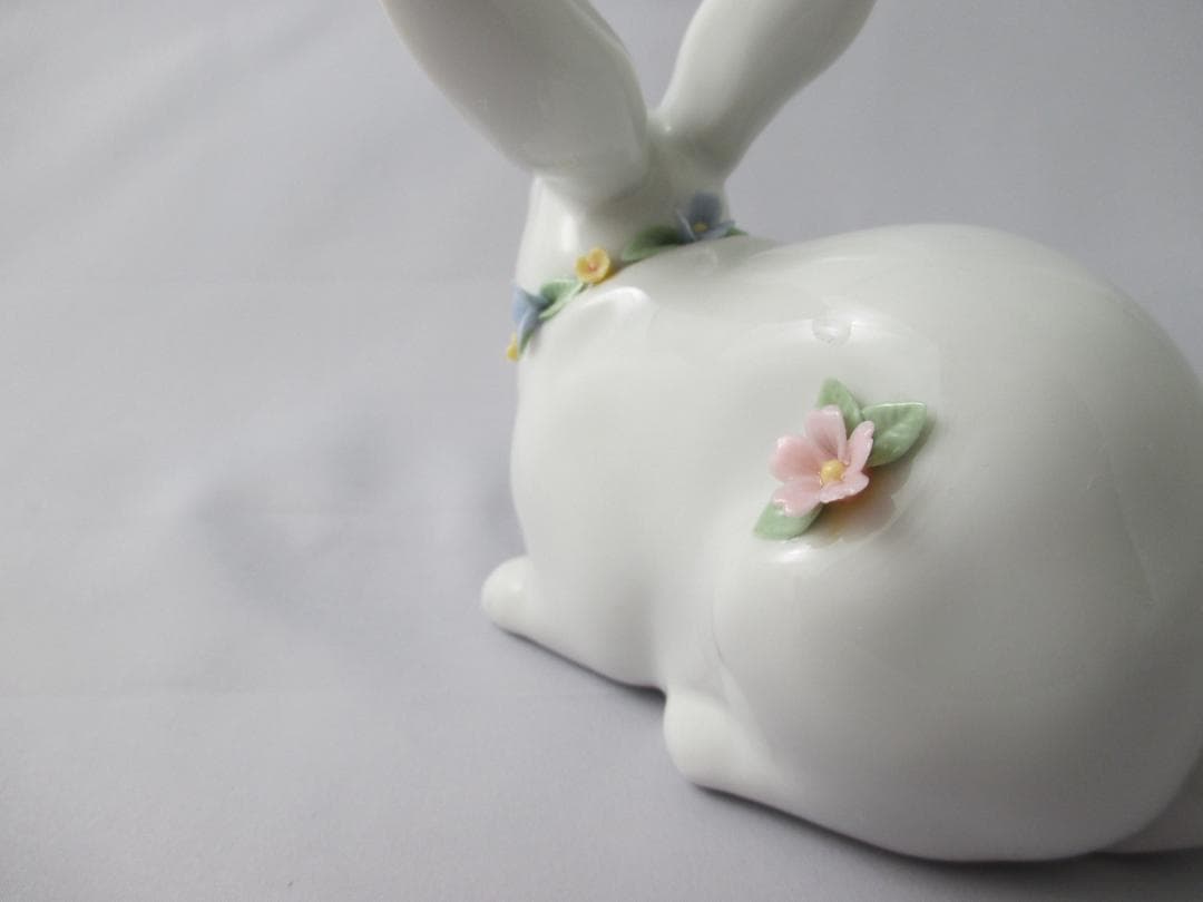 LLADRO リヤドロ 花飾りの白うさぎ