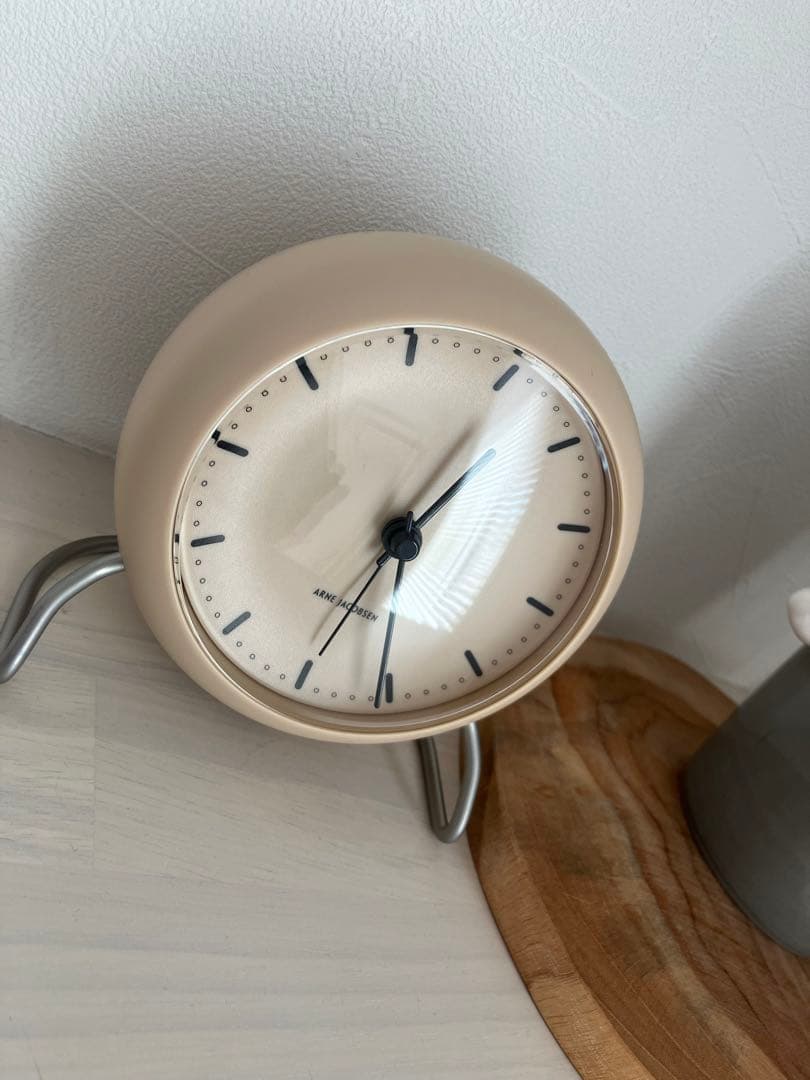 アルネヤコブセン　時計　ベージュ