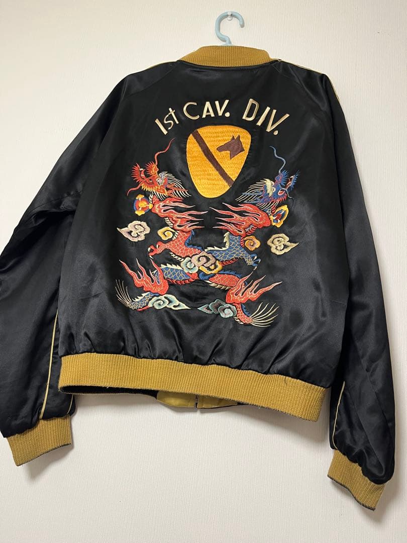 東洋エンタープライズ　スカジャン 刺繍デザイン 黒と金