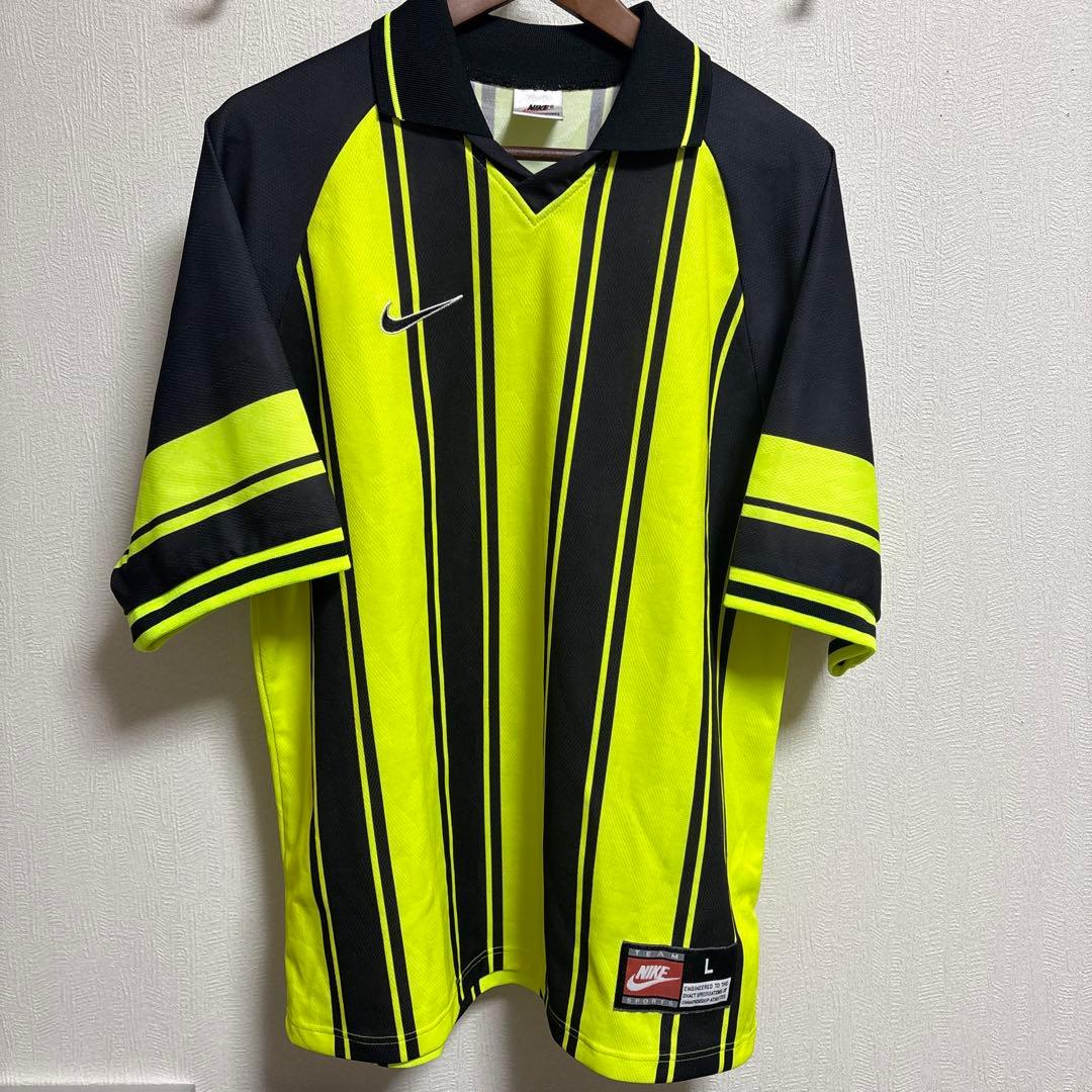 ナイキ　ビンテージ　サッカーユニフォーム 90sドルトムント　カラーリングモデル