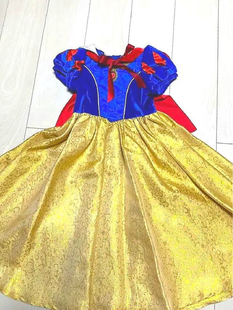 ビビディバビディブティック白雪姫ドレス。ティアラ，タスキあります。