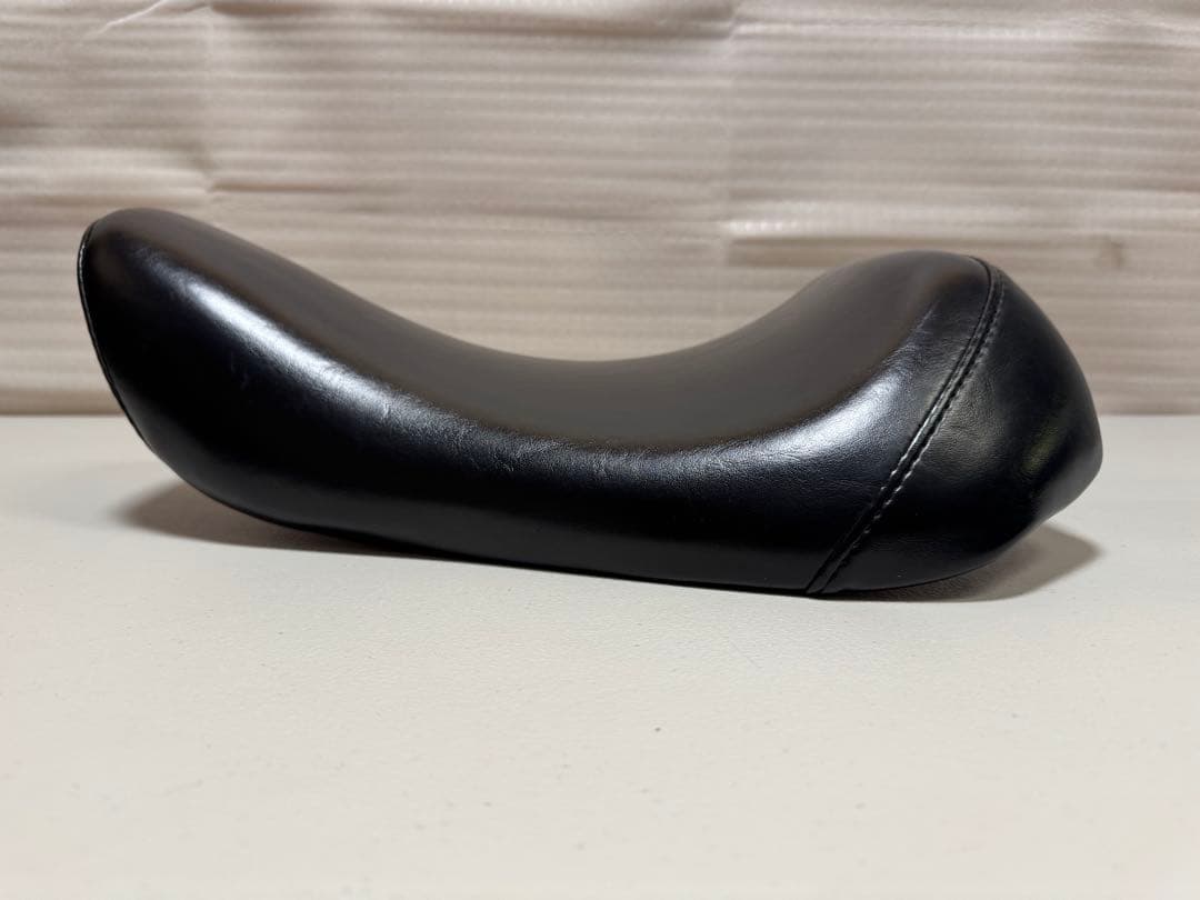 ラペラ　ソロシート　ベアボーンズ　スポーツスター　XL 883 04-