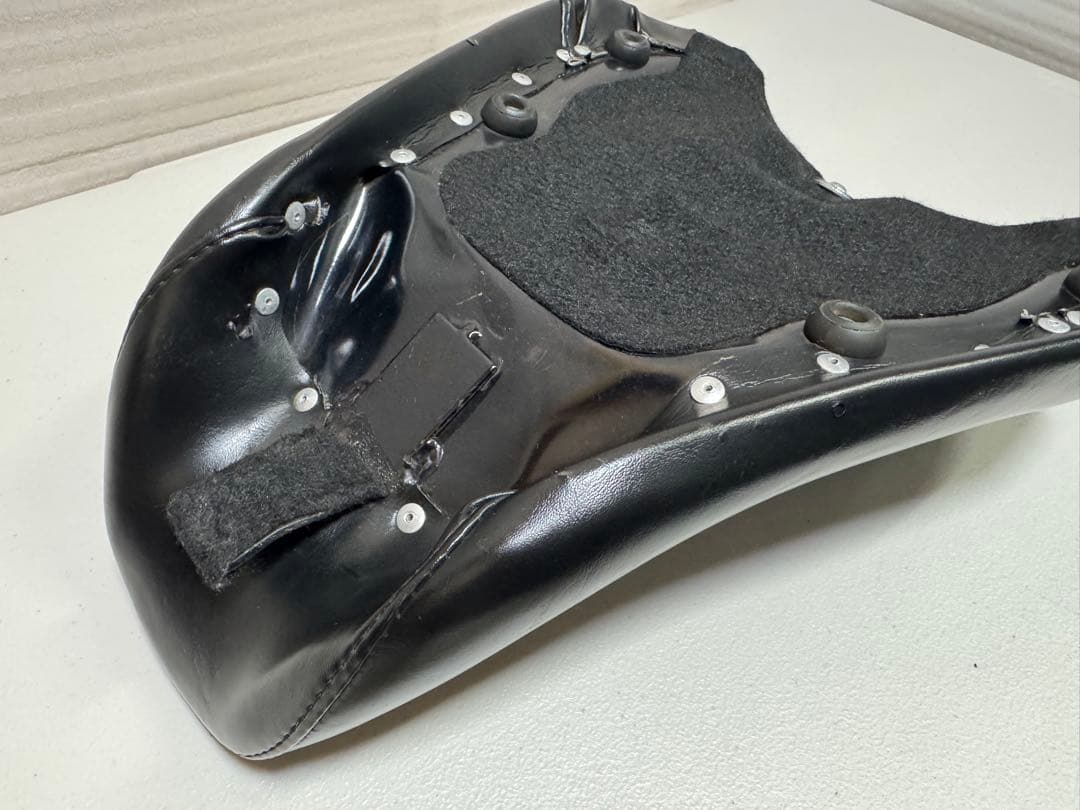 ラペラ　ソロシート　ベアボーンズ　スポーツスター　XL 883 04-