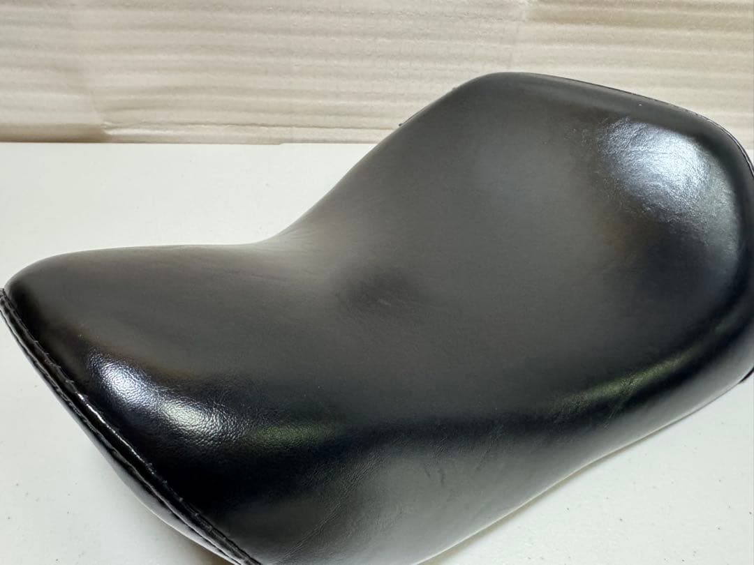 ラペラ　ソロシート　ベアボーンズ　スポーツスター　XL 883 04-