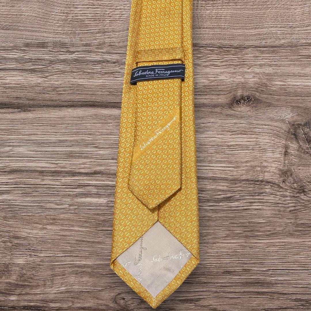 未使用　Salvatore Ferragamo　フェラガモ　ネクタイ シルク　黄