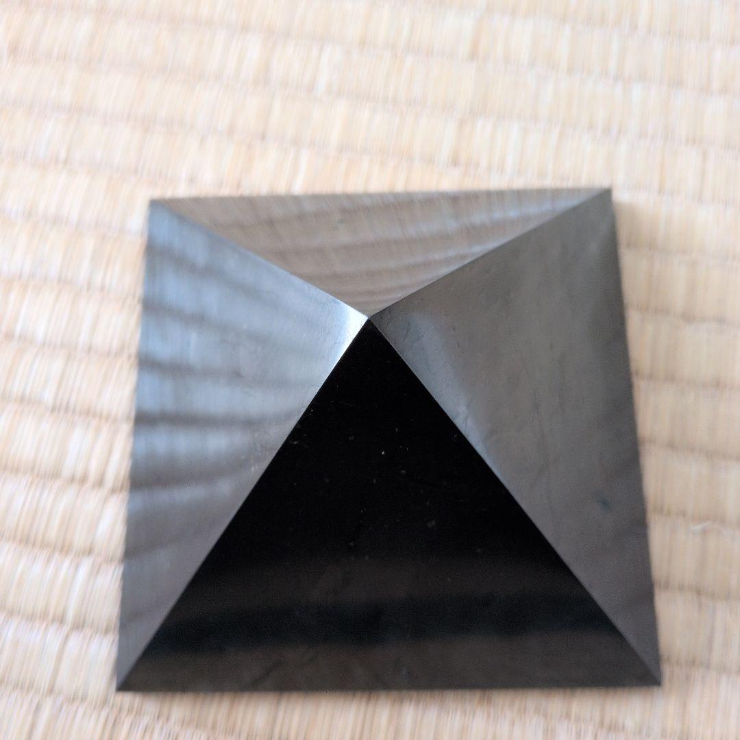 シュンガイト 四方約10cm高さ約7.5cm