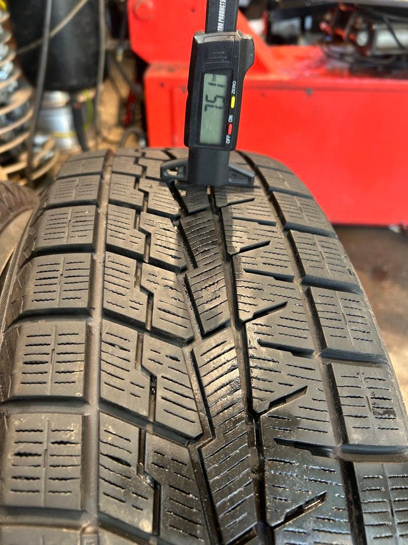 215/60R16 ヨコハマタイヤIG70