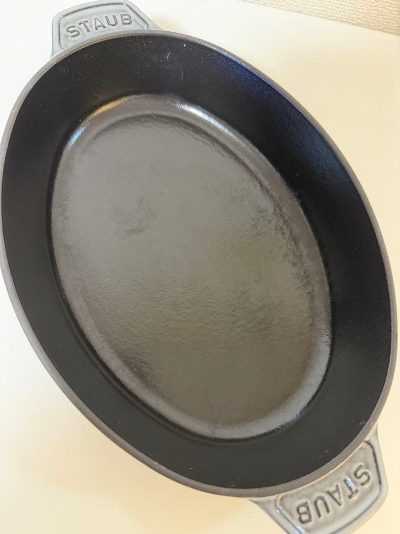 ストウブ オーバルホットプレート（蓋付）　23cmグレー