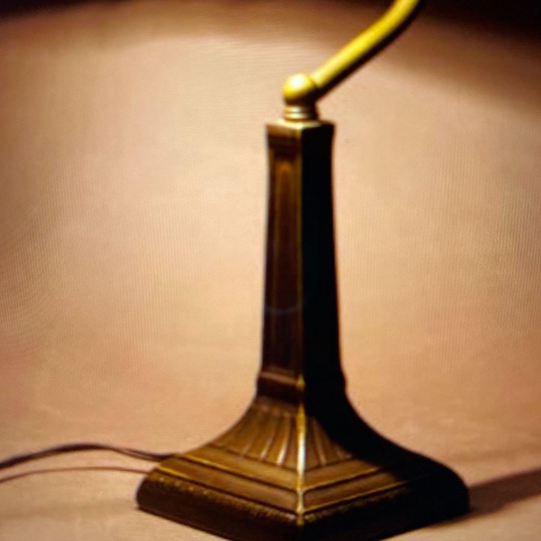 ステンドガラス　ランプ　ティファニー卓上ランプ