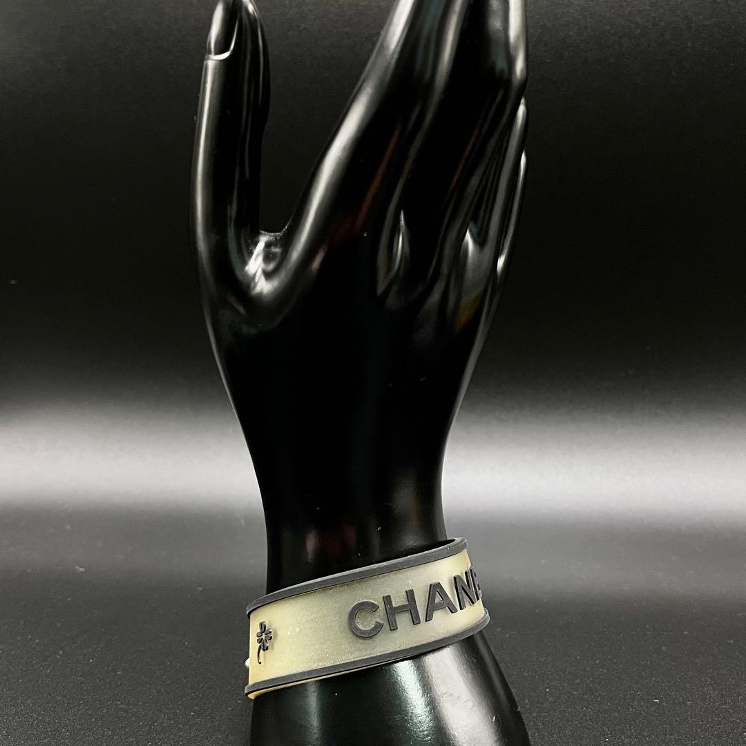 希少 CHANEL シャネル ラバーブレスレット ロゴ クローバー 立体デザイン