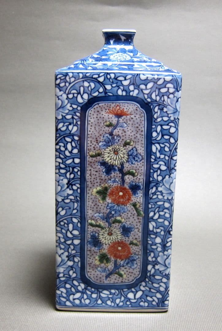 源右衛門窯　染錦間取菊牡丹絵　角花瓶　保存品　共箱　廃盤品　有田焼　色絵付　花生