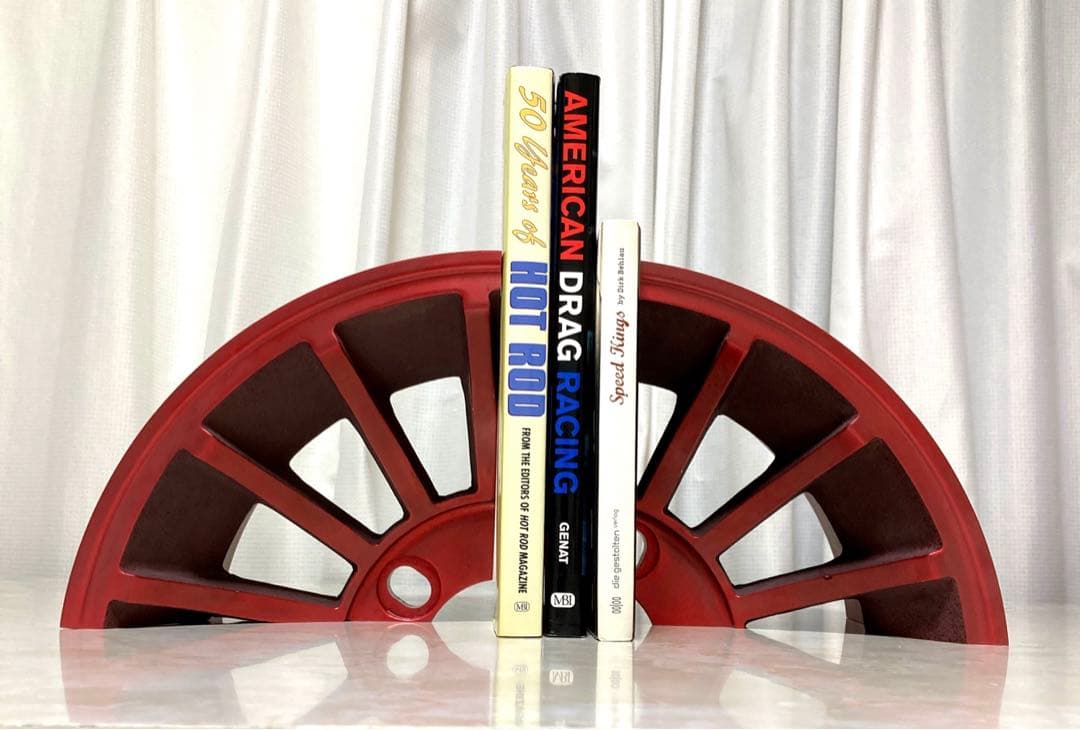 アメリカのアルミホィールで作ったブックエンド　洋書一冊付き　レア