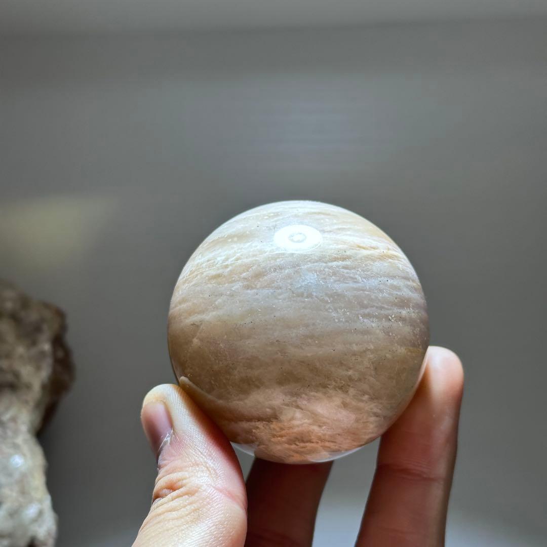 天然石ムーンストーンのでスフィア　丸玉　置物G.271
