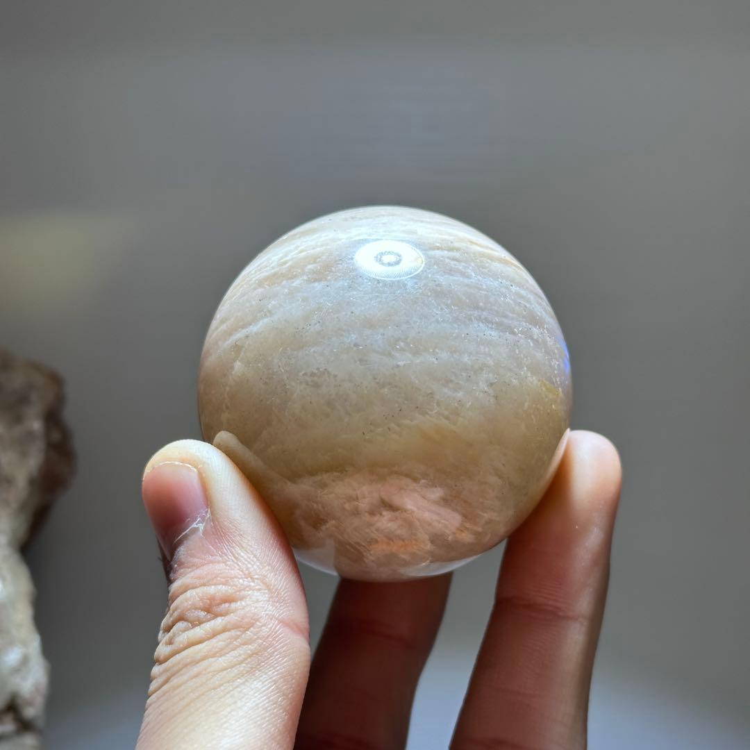 天然石ムーンストーンのでスフィア　丸玉　置物G.271