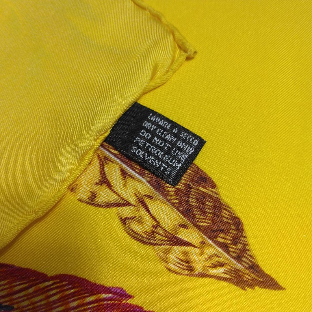 GUCCI グッチ　カラフル羽根のモチーフ　イタリア製 シルクスカーフ　黄色