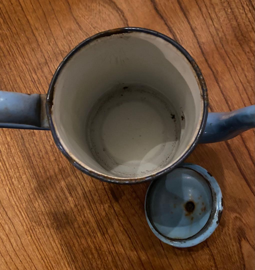 ヴィンテージ、イギリスで購入。青い花柄のホーロー製ポット