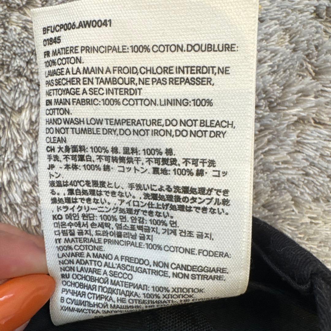 ami ハート型ロゴ 黒キャップ