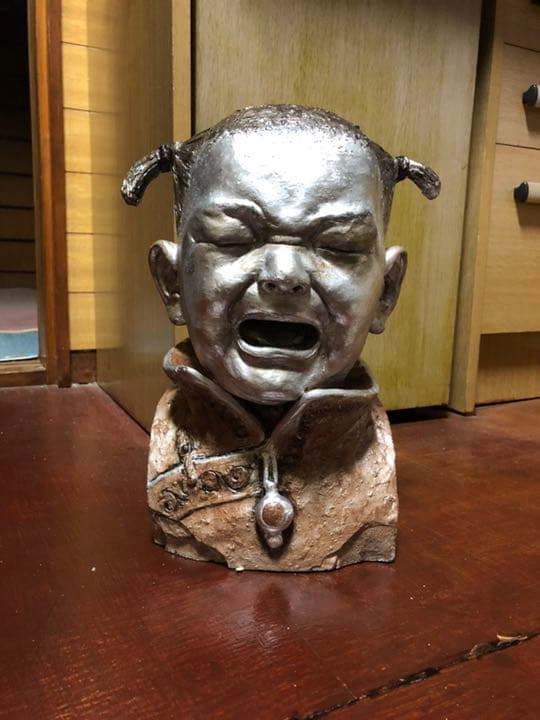 今村三郎作品 [泣く中国人の子供] 石膏彫刻 8万円。縦36横26幅20㎝