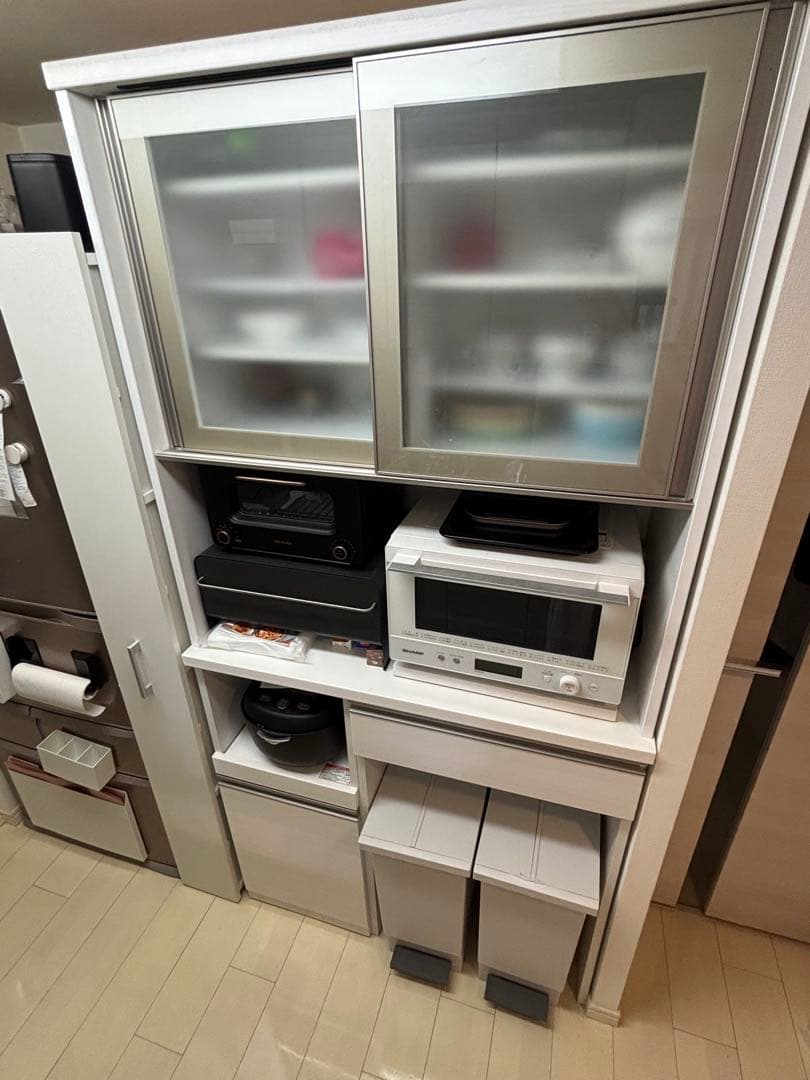 ニトリ食器棚　コンパクトキッチン収納 ガラス扉付き