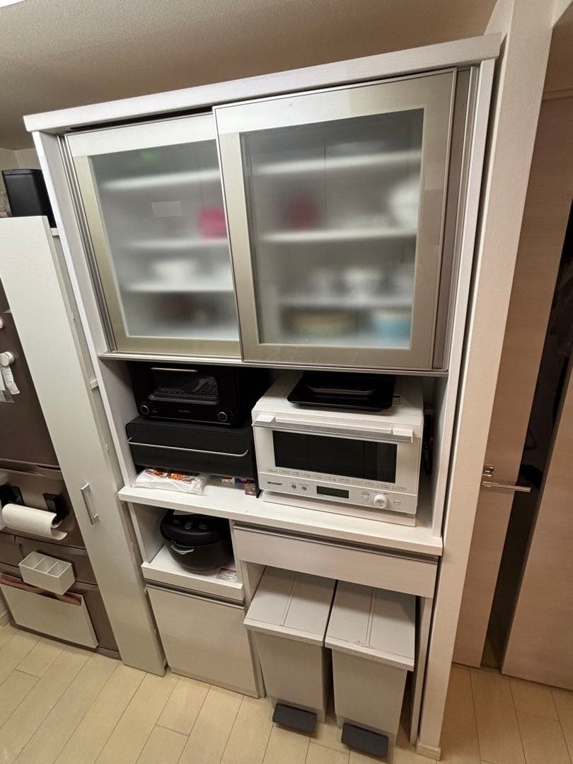 ニトリ食器棚　コンパクトキッチン収納 ガラス扉付き