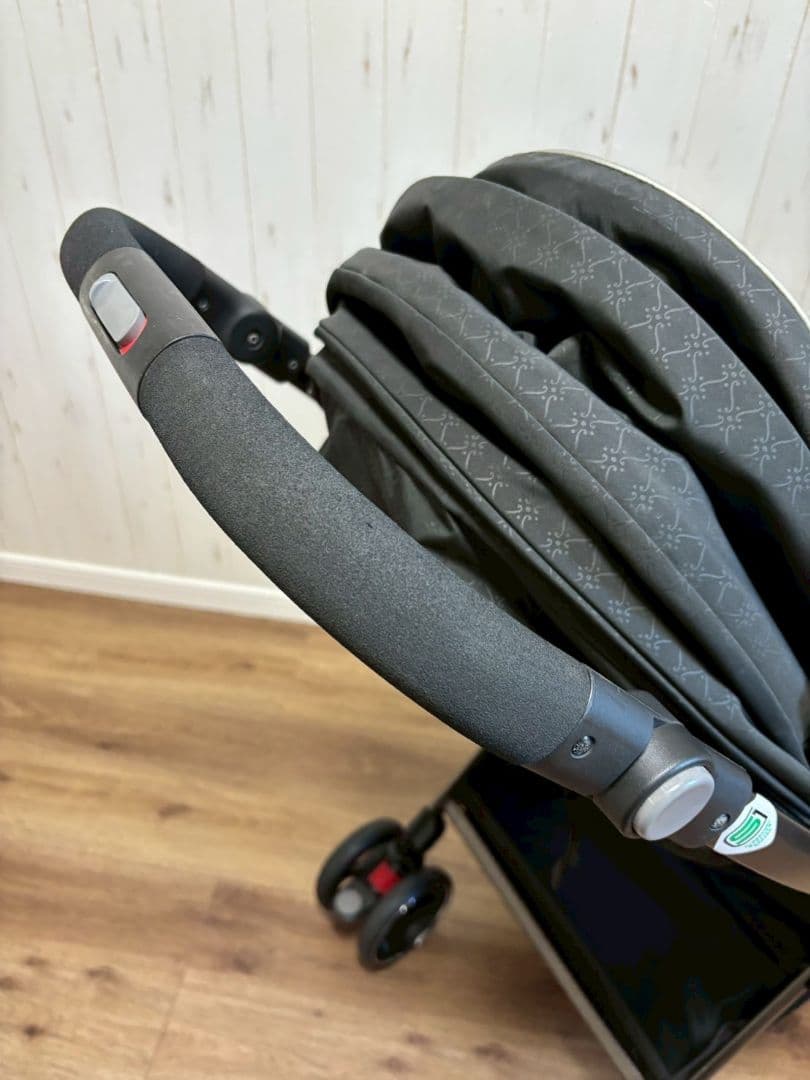 アップリカ オプティア プレミアム 高級モデルベビーカー　新生児から3歳頃向け