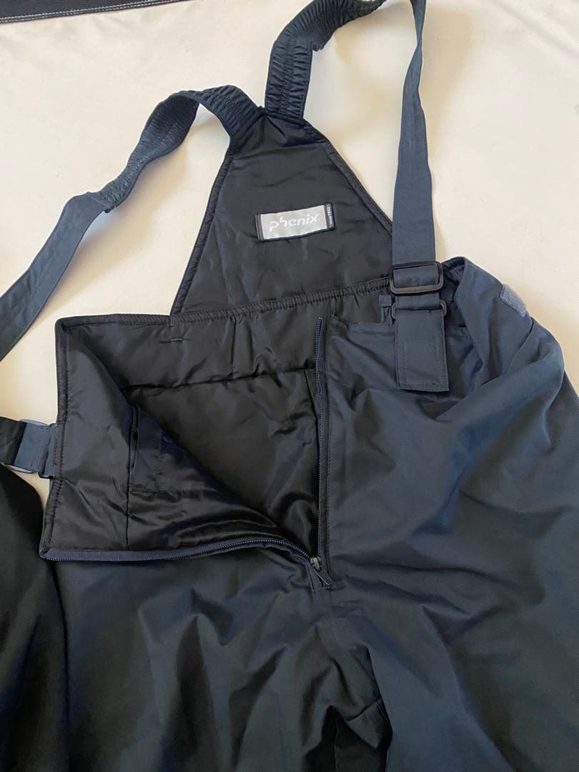３万円　phenixフェニックス　キッズ160/スキーウェア上下セット ブラック