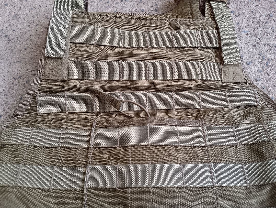 ソ*ニ様 EAGLE MBAV系 プレートキャリア カーキ 実物 放出品