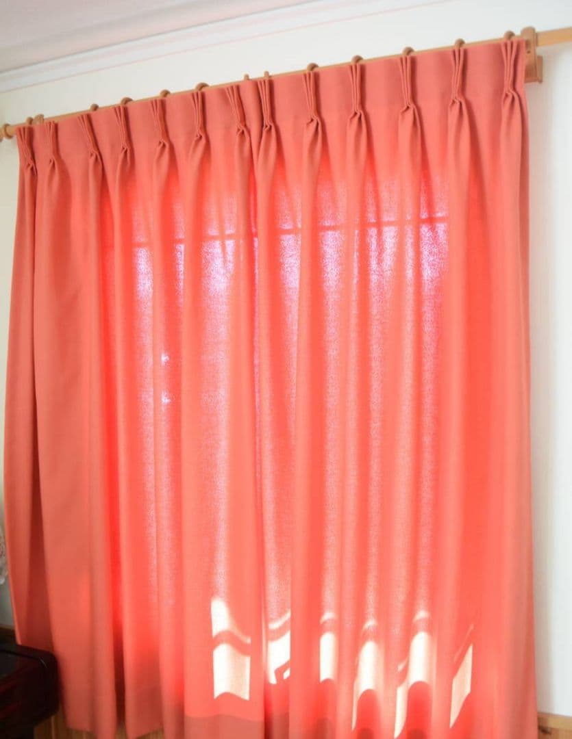 スウェーデンハウス 専用カーテン 三重窓用 ３枚ヒダ１枚になります 2セットあり