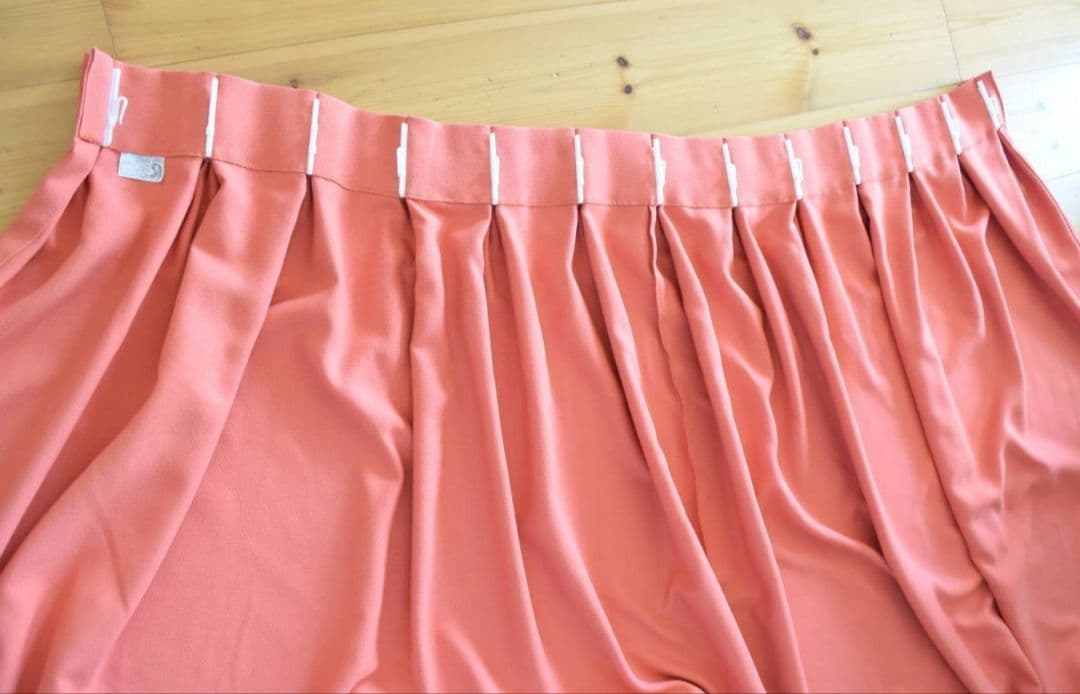 スウェーデンハウス 専用カーテン 三重窓用 ３枚ヒダ１枚になります 2セットあり