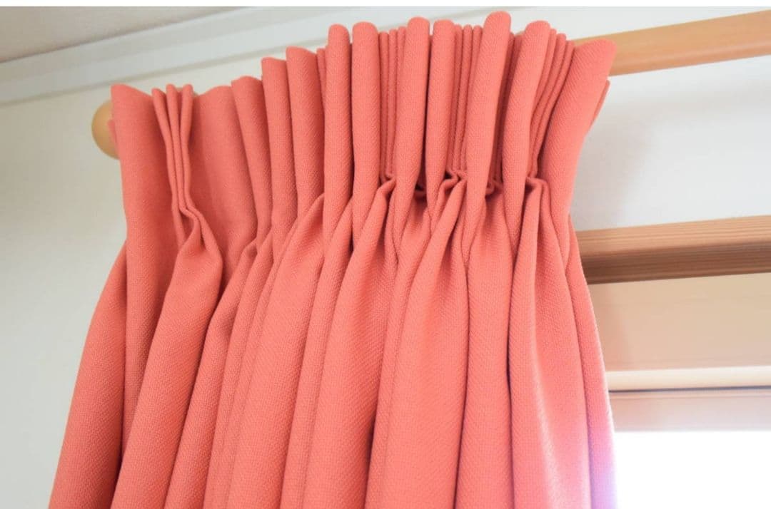 スウェーデンハウス 専用カーテン 三重窓用 ３枚ヒダ１枚になります 2セットあり