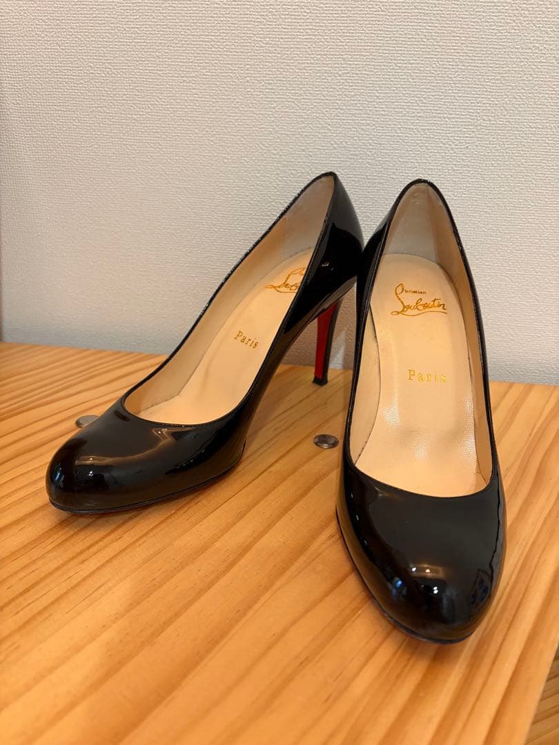 Christian Louboutin 黒 エナメル ハイヒール23.5㎝