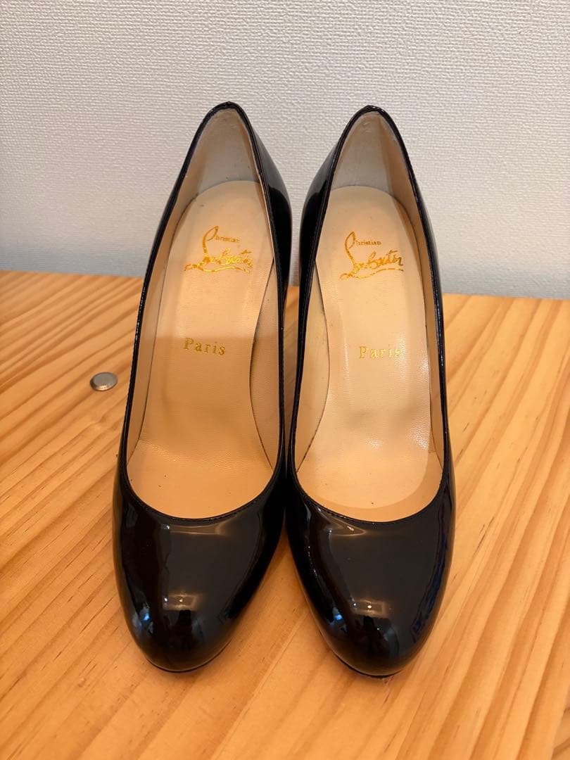 Christian Louboutin 黒 エナメル ハイヒール23.5㎝