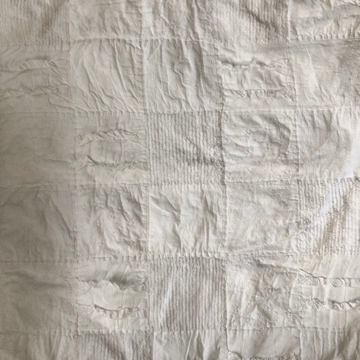 手縫いハンドワークキルトパッチワークマルチカバー　ホワイトコットン