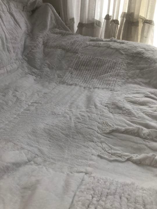 手縫いハンドワークキルトパッチワークマルチカバー　ホワイトコットン