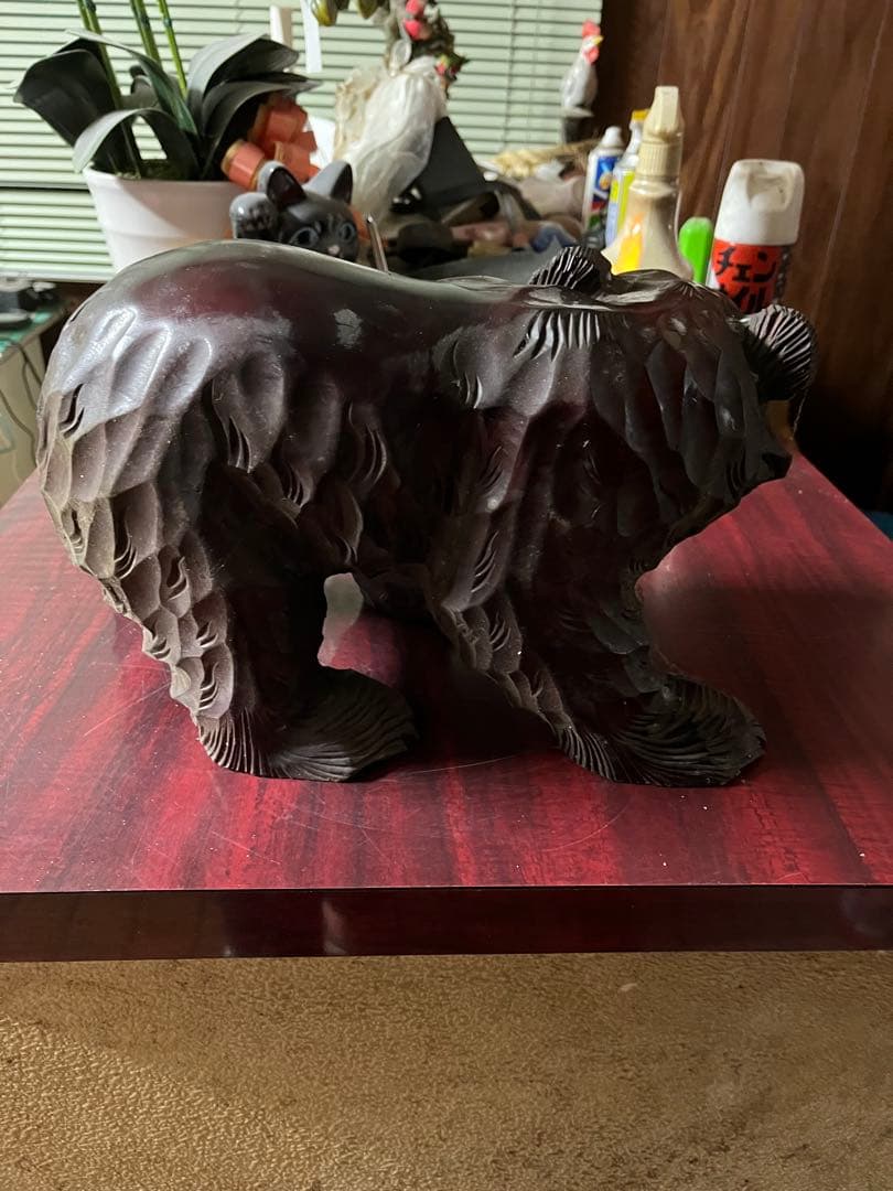 木彫り　クマの彫刻 魚付き