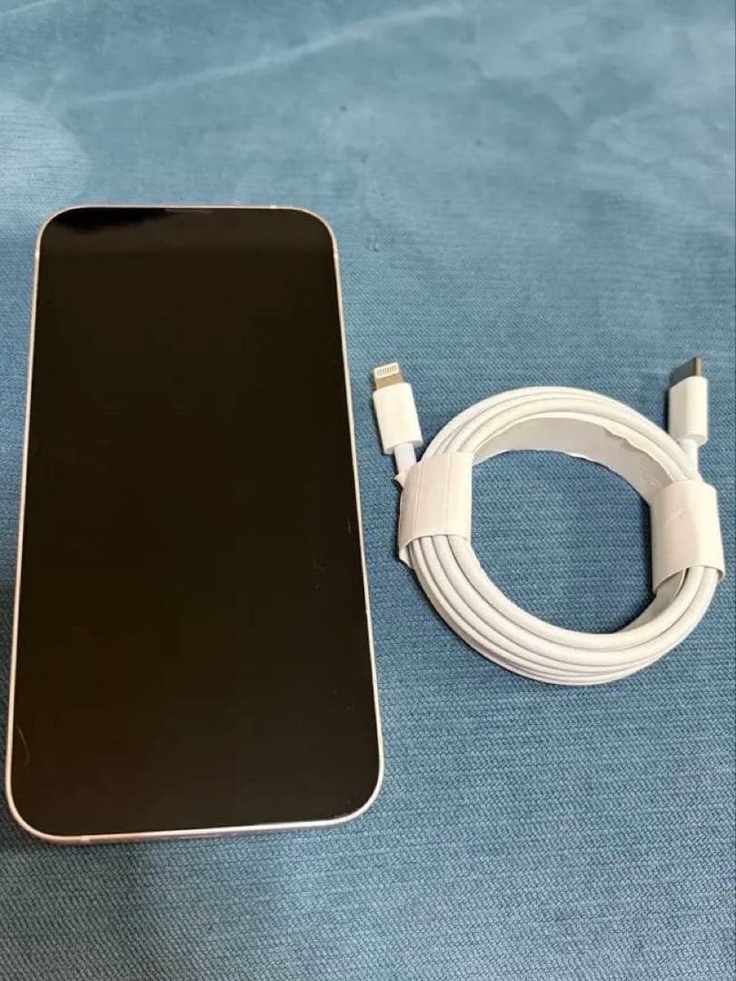 Apple iPhone 13 ホワイト 本体とケーブル