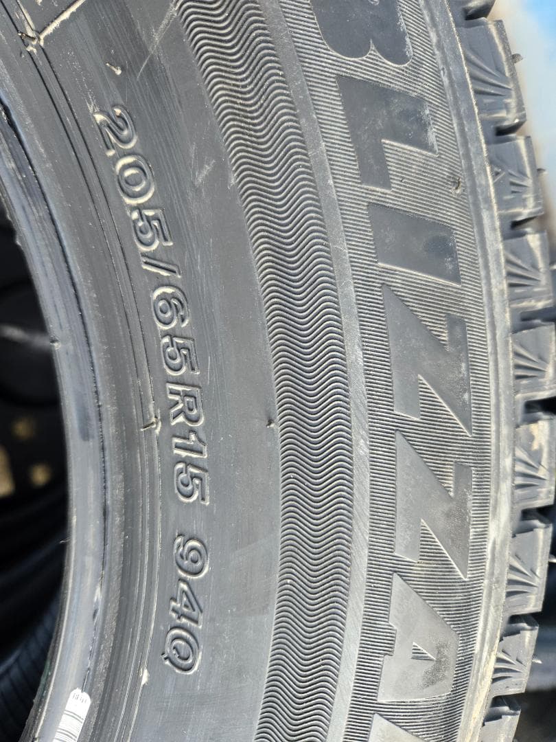 ほぼ新品 ブリジストン ブリザック VRX3 スタッドレス 205/65R15