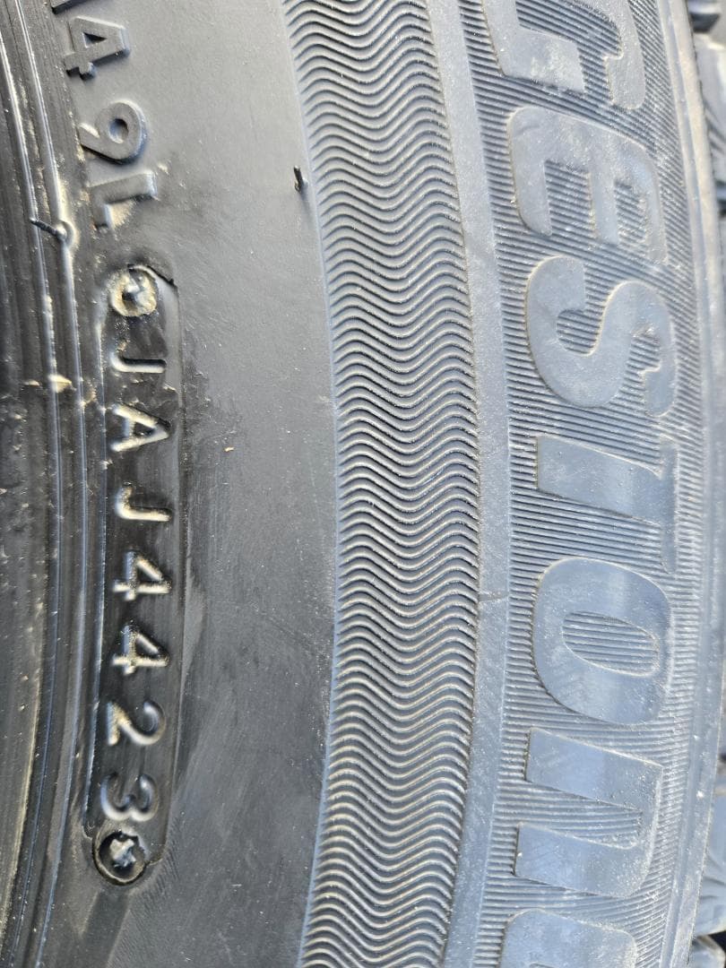 ほぼ新品 ブリジストン ブリザック VRX3 スタッドレス 205/65R15