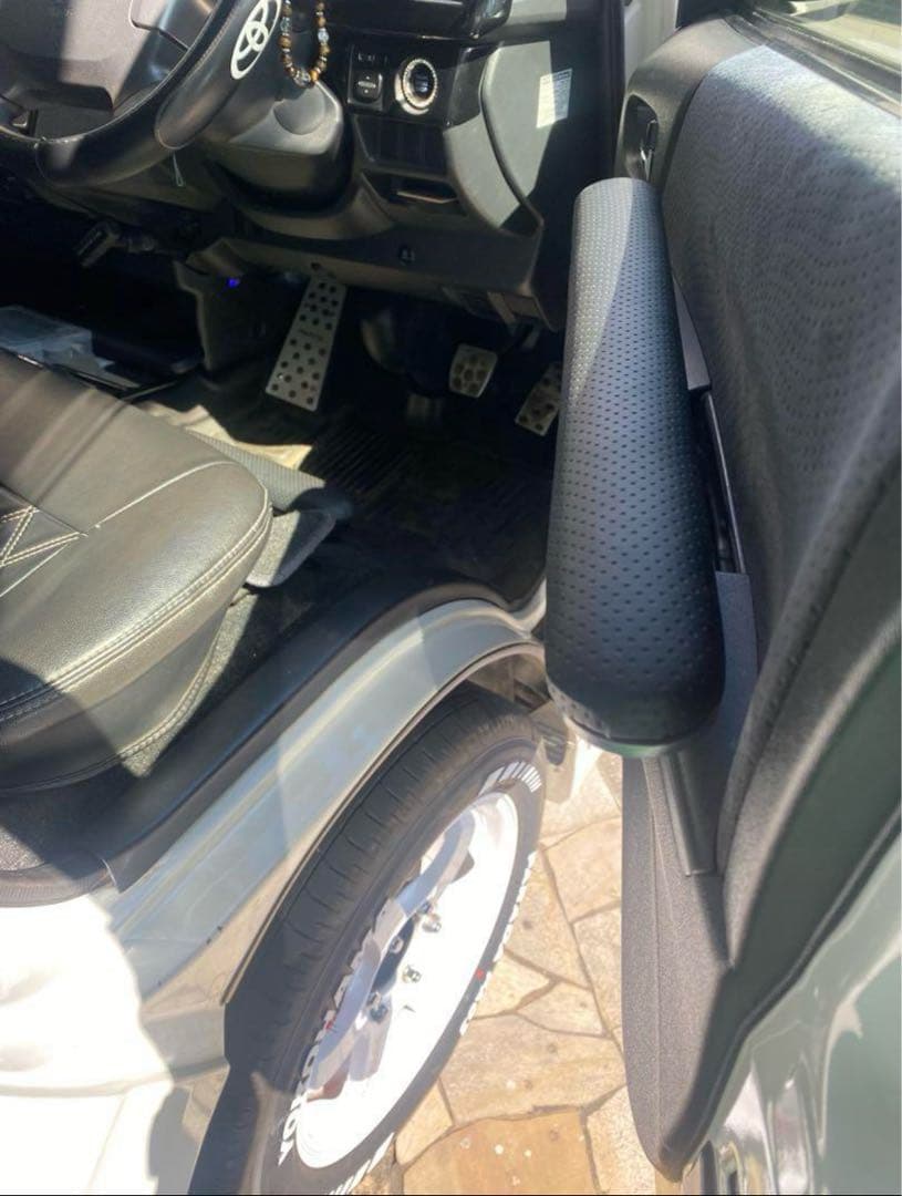 ハイエース200系　スーパーGL アームレスト　運転席側　腕おき台 アームレスト