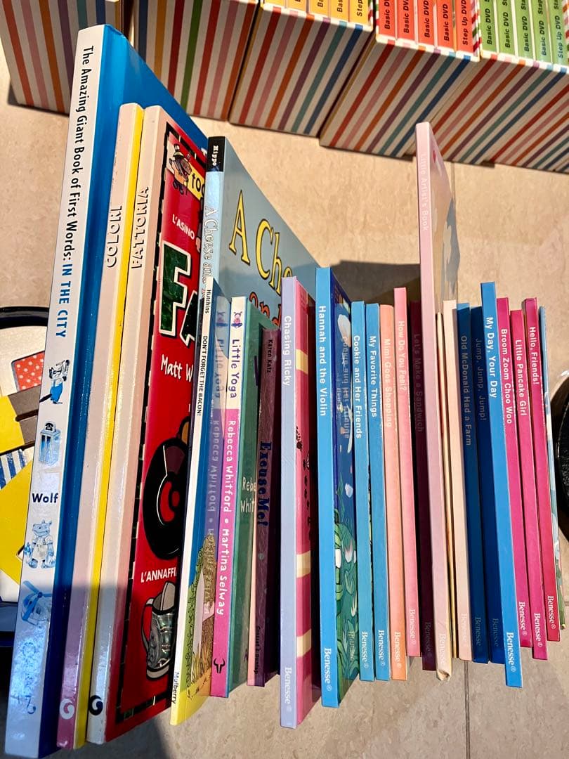 6割新品未開封ワールドワイドキッズDVD30点&CD24点&絵本26点