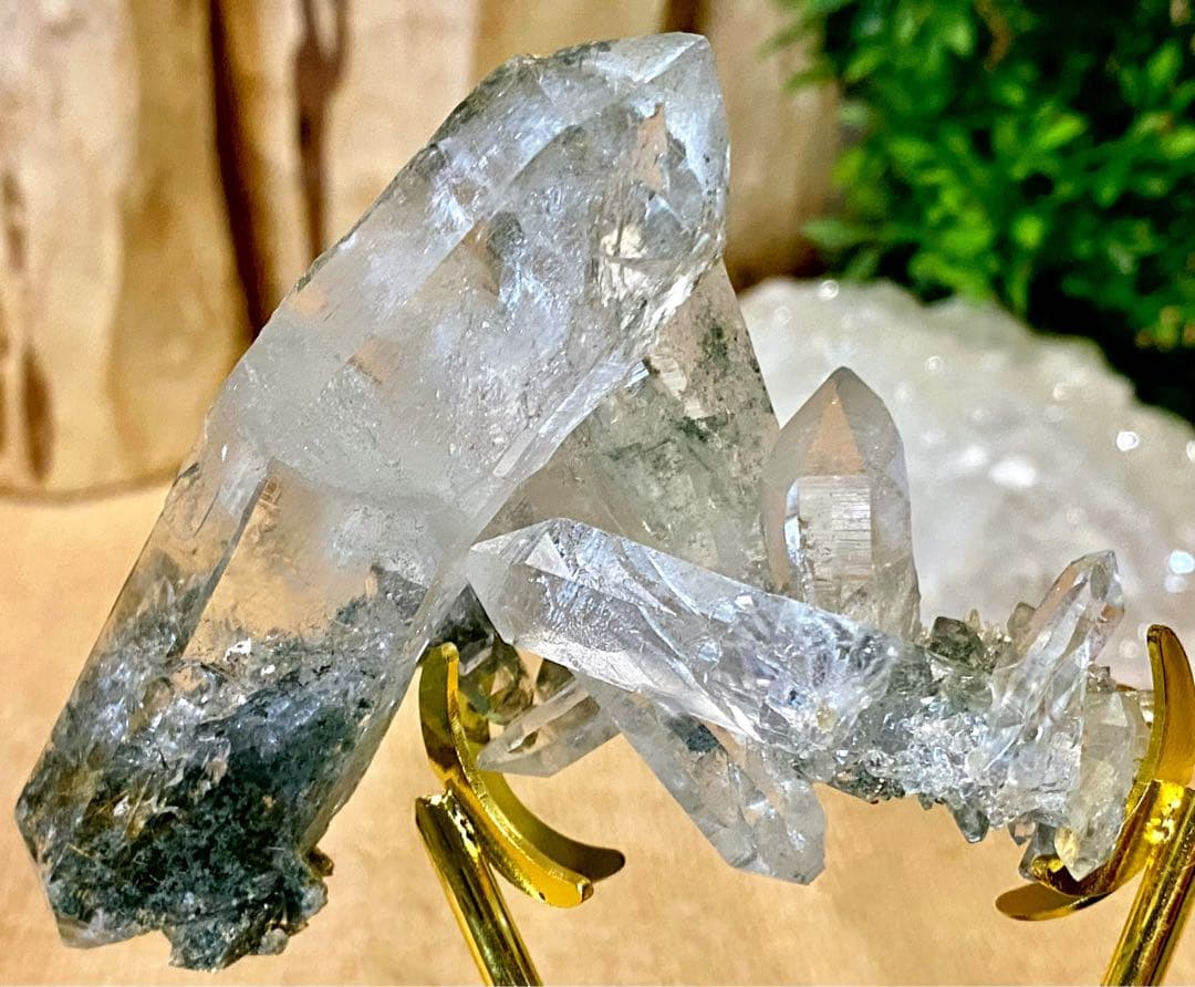 ヒマラヤ水晶クラスター　ベントクォーツ　マニハール産　曲がり水晶　ゴールドルチル