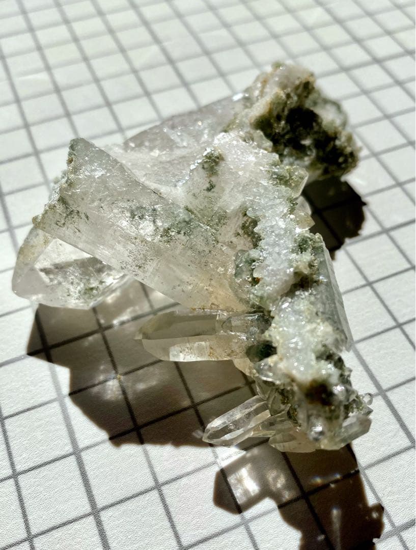 ヒマラヤ水晶クラスター　ベントクォーツ　マニハール産　曲がり水晶　ゴールドルチル