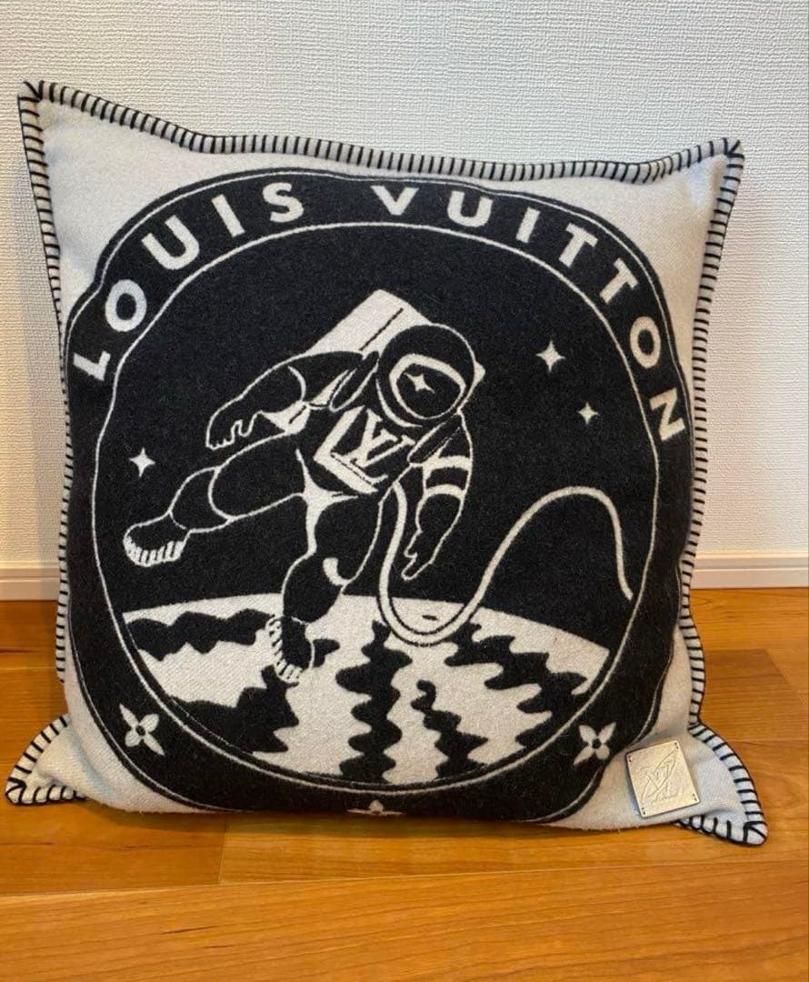 LOUIS VUITTON 宇宙飛行士クッション
