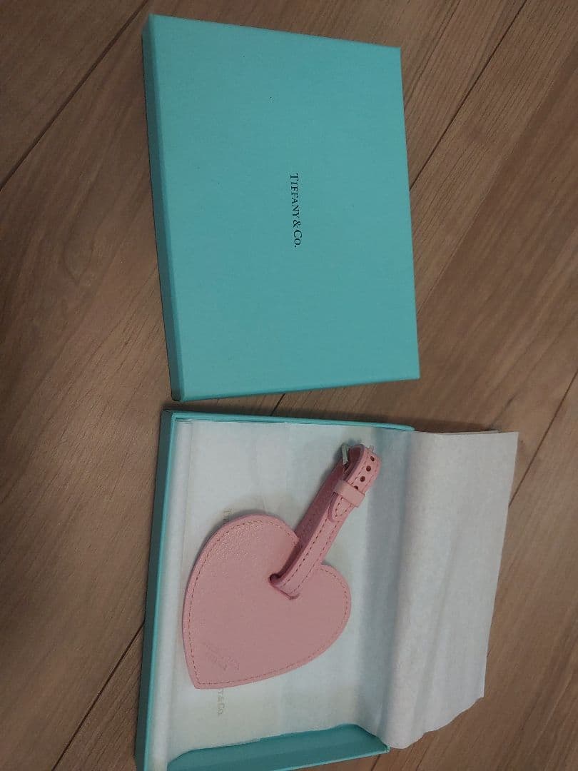 Tiffany & Co. ピンク ハート型ネームタグ