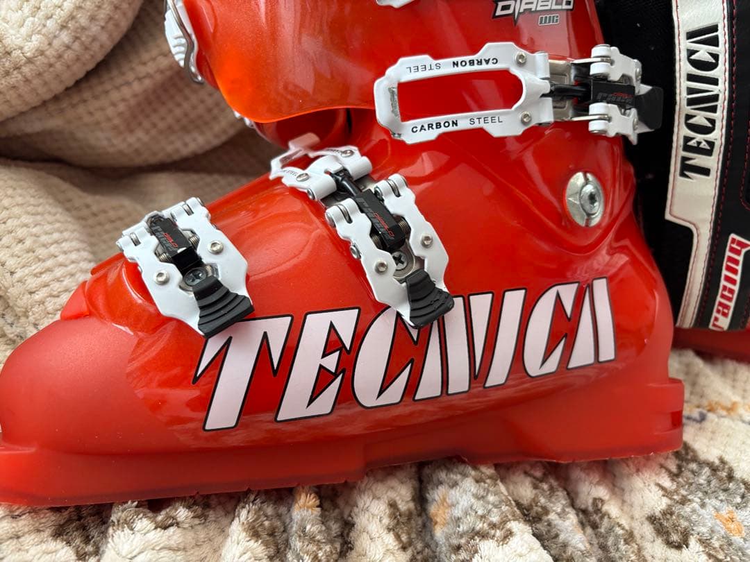 ほぼ新品　TECNICA DIABLO スキー用ブーツ　レーシング