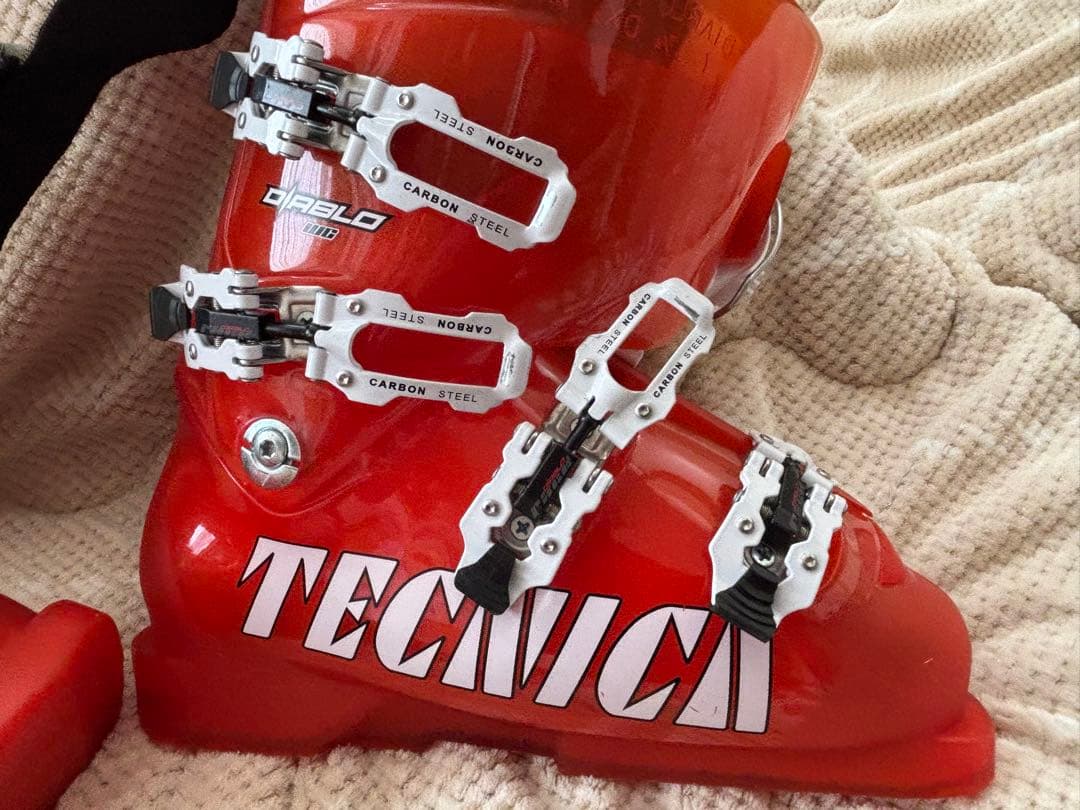 ほぼ新品　TECNICA DIABLO スキー用ブーツ　レーシング