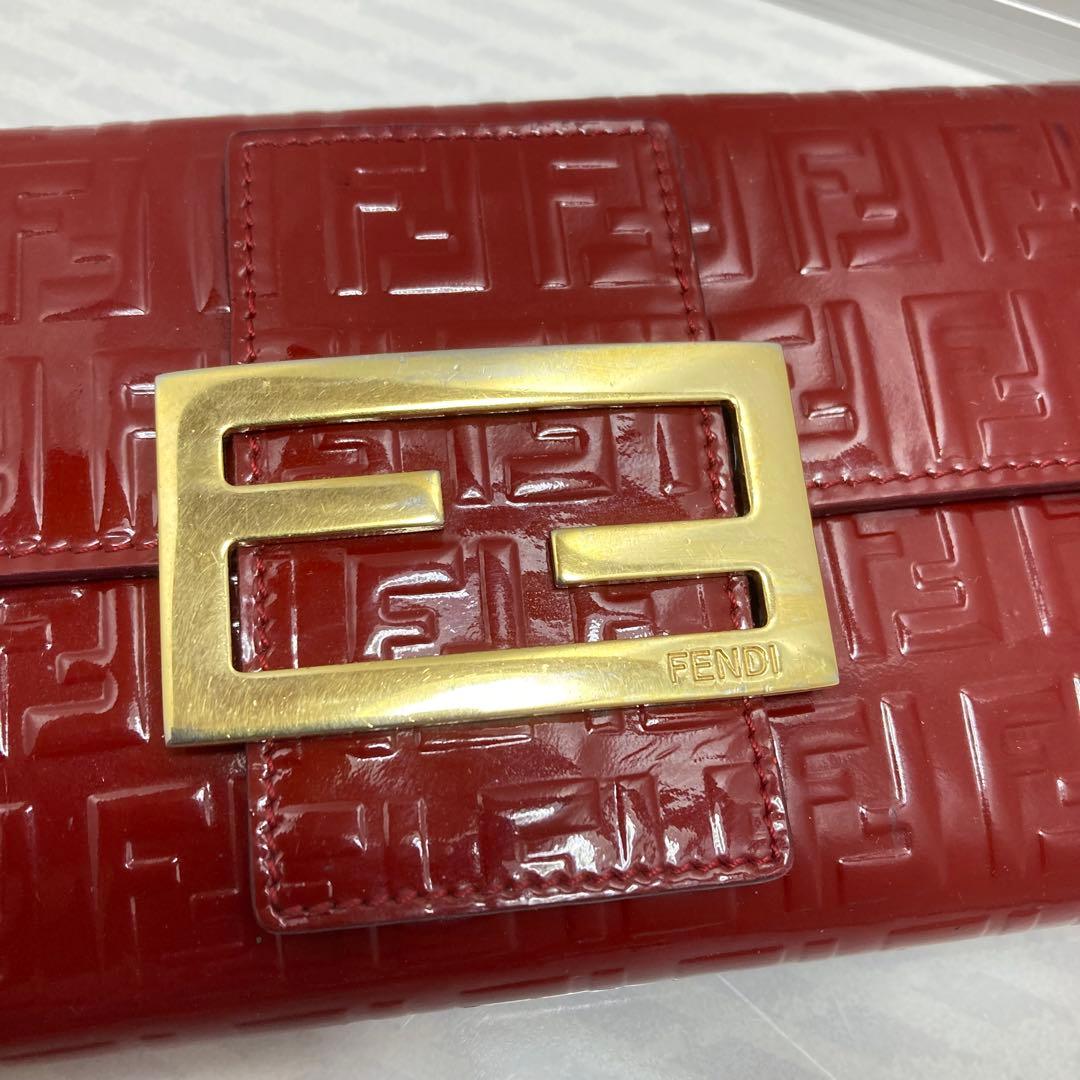 FENDI ズッキーノ　エナメル　長財布　Red
